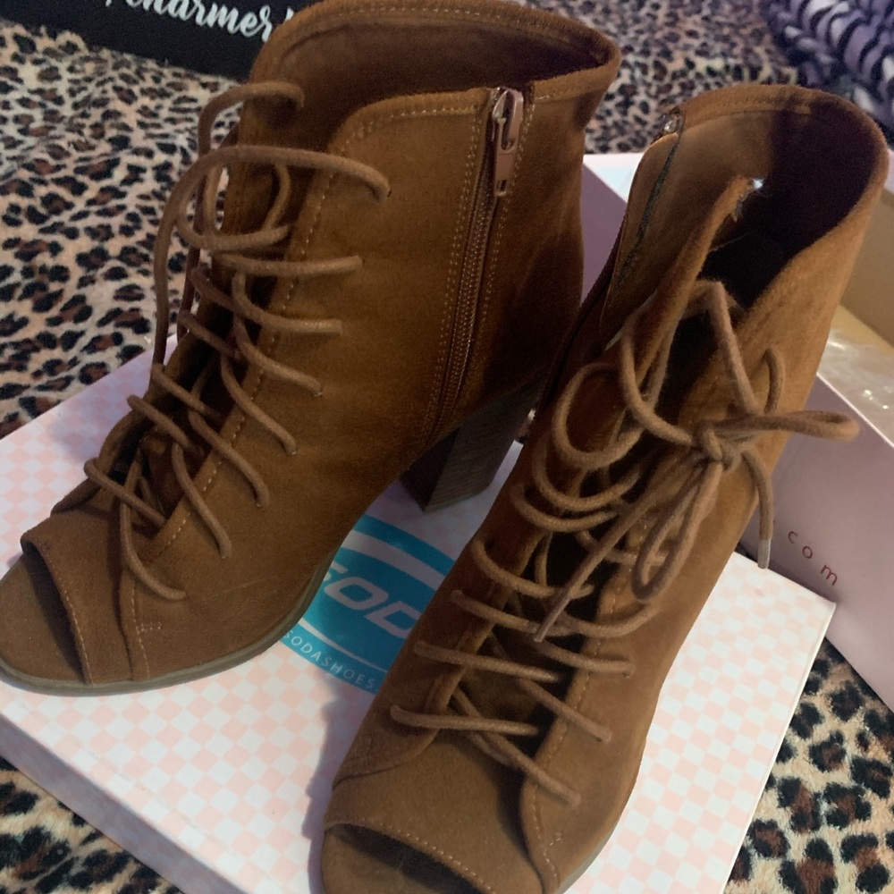 Heels - Picture 2 of 3